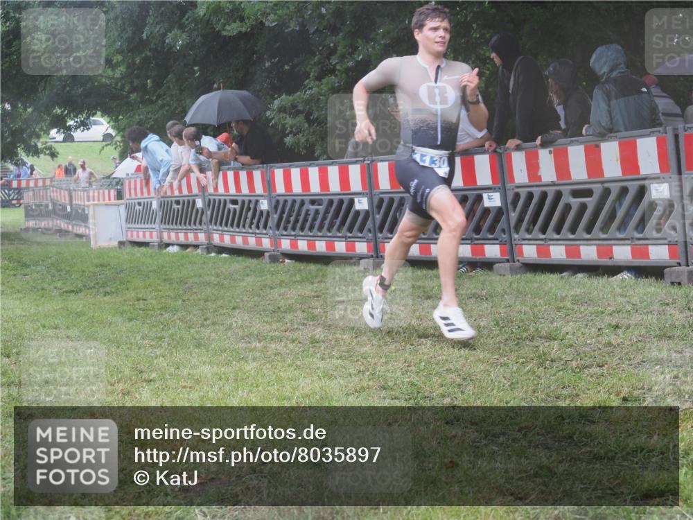 21.06.2025 - 27. Vierlanden-Triathlon KatJ http://msf.ph/oto/8035897 15.06.2025 13:53:03 Ziel 48, 1128, 1130, 1161 meine-sportfotos.de
