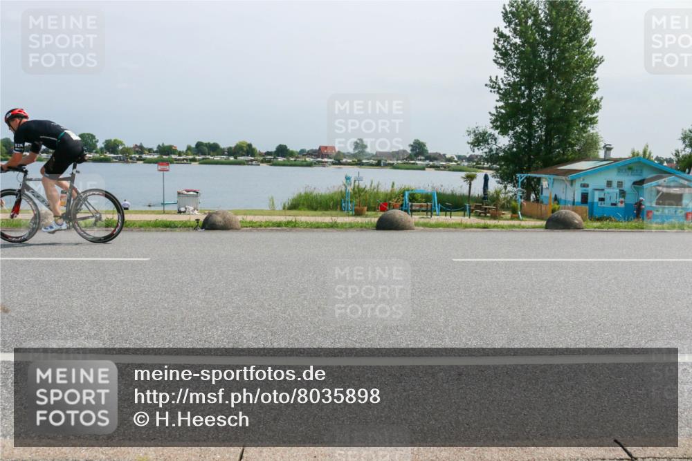 21.06.2025 - 27. Vierlanden-Triathlon H.Heesch http://msf.ph/oto/8035898 15.06.2025 11:44:48 Radfahren 868 meine-sportfotos.de