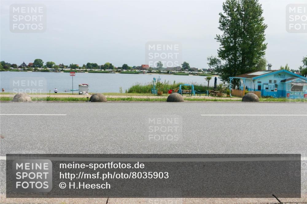 21.06.2025 - 27. Vierlanden-Triathlon H.Heesch http://msf.ph/oto/8035903 15.06.2025 11:44:49 Radfahren 868 meine-sportfotos.de