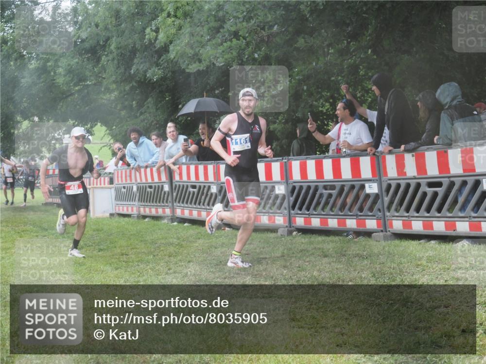 21.06.2025 - 27. Vierlanden-Triathlon KatJ http://msf.ph/oto/8035905 15.06.2025 13:53:06 Ziel 48, 1128, 1161 meine-sportfotos.de