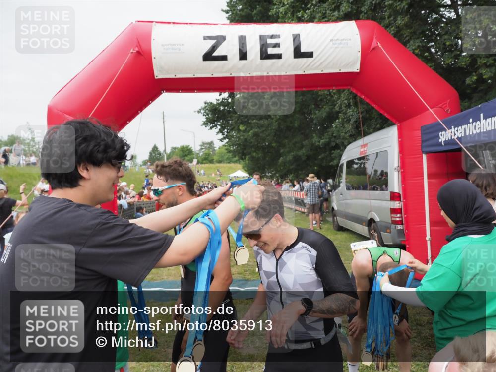 21.06.2025 - 27. Vierlanden-Triathlon MichiJ http://msf.ph/oto/8035913 15.06.2026 13:02:24 Ziel 73, 727, 755, 1009, 1039, 1041, 1042, 1043 meine-sportfotos.de