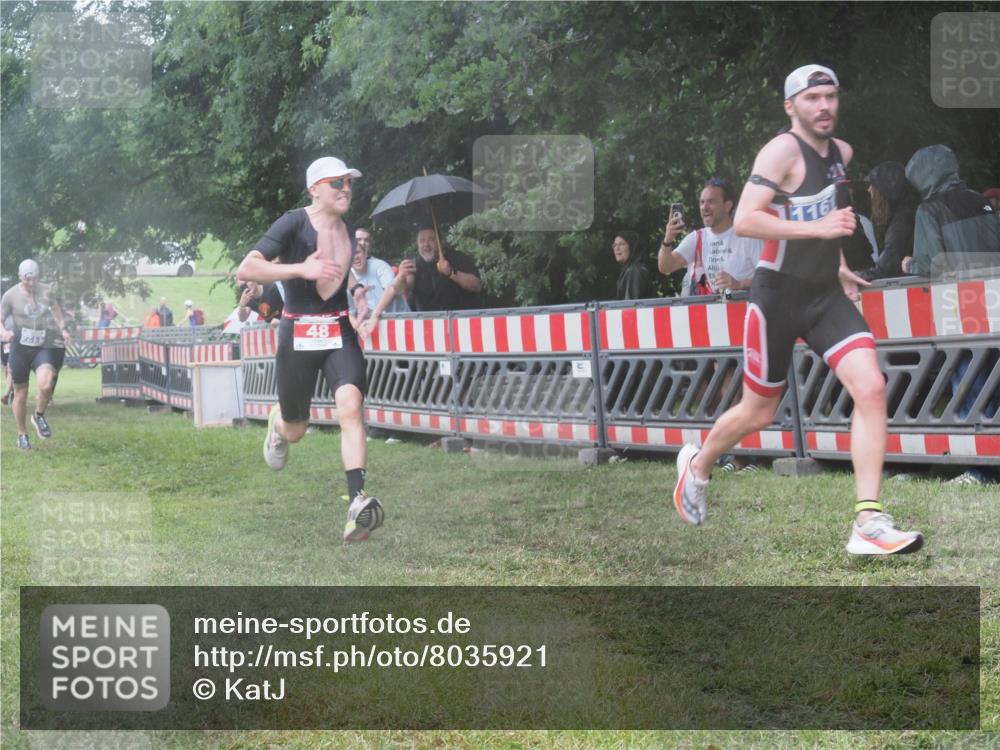 21.06.2025 - 27. Vierlanden-Triathlon KatJ http://msf.ph/oto/8035921 15.06.2025 13:53:07 Ziel 48, 1128, 1161 meine-sportfotos.de