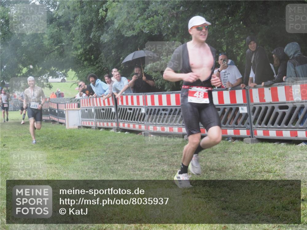 21.06.2025 - 27. Vierlanden-Triathlon KatJ http://msf.ph/oto/8035937 15.06.2025 13:53:07 Ziel 48, 1128, 1161 meine-sportfotos.de