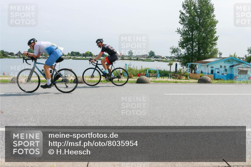21.06.2025 - 27. Vierlanden-Triathlon H.Heesch http://msf.ph/oto/8035954 15.06.2025 11:45:01 Radfahren 643, 644, 746, 808 meine-sportfotos.de