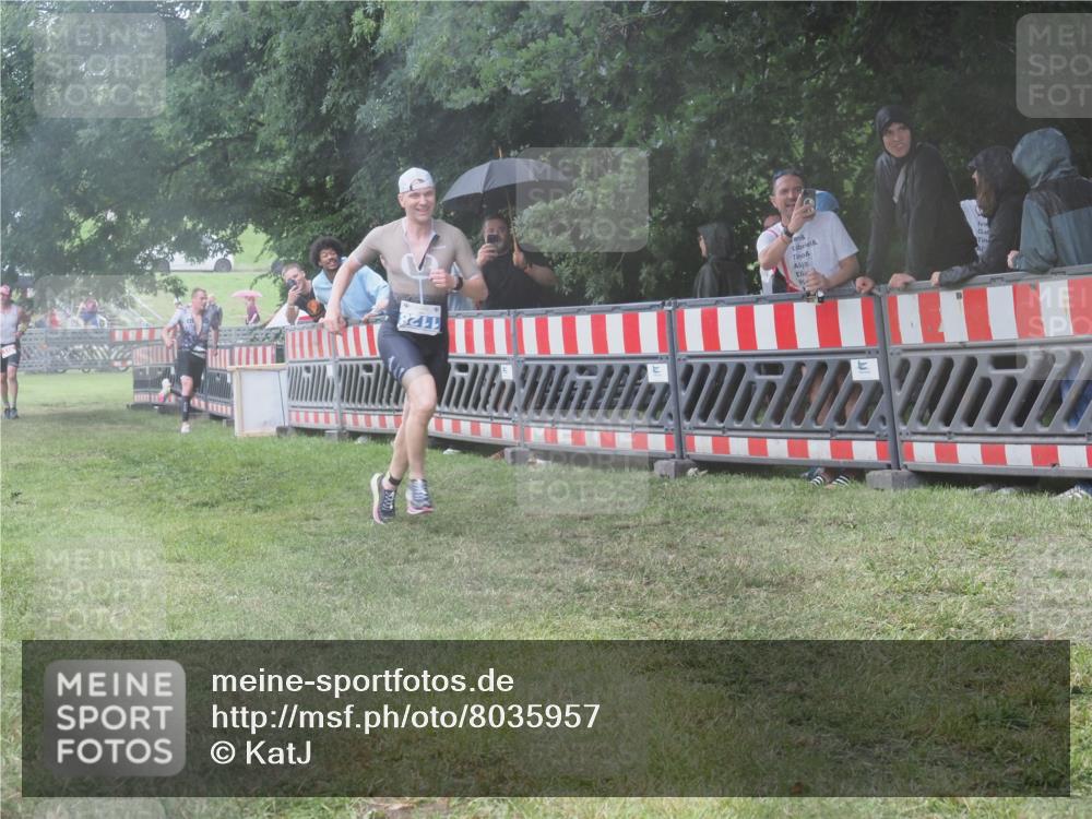 21.06.2025 - 27. Vierlanden-Triathlon KatJ http://msf.ph/oto/8035957 15.06.2025 13:53:08 Ziel 48, 1128 meine-sportfotos.de