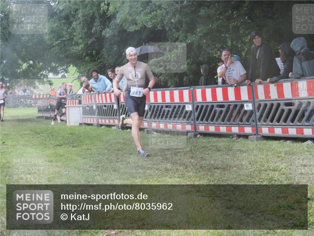 21.06.2025 - 27. Vierlanden-Triathlon KatJ http://msf.ph/oto/8035962 15.06.2025 13:53:08 Ziel 48, 1128 meine-sportfotos.de