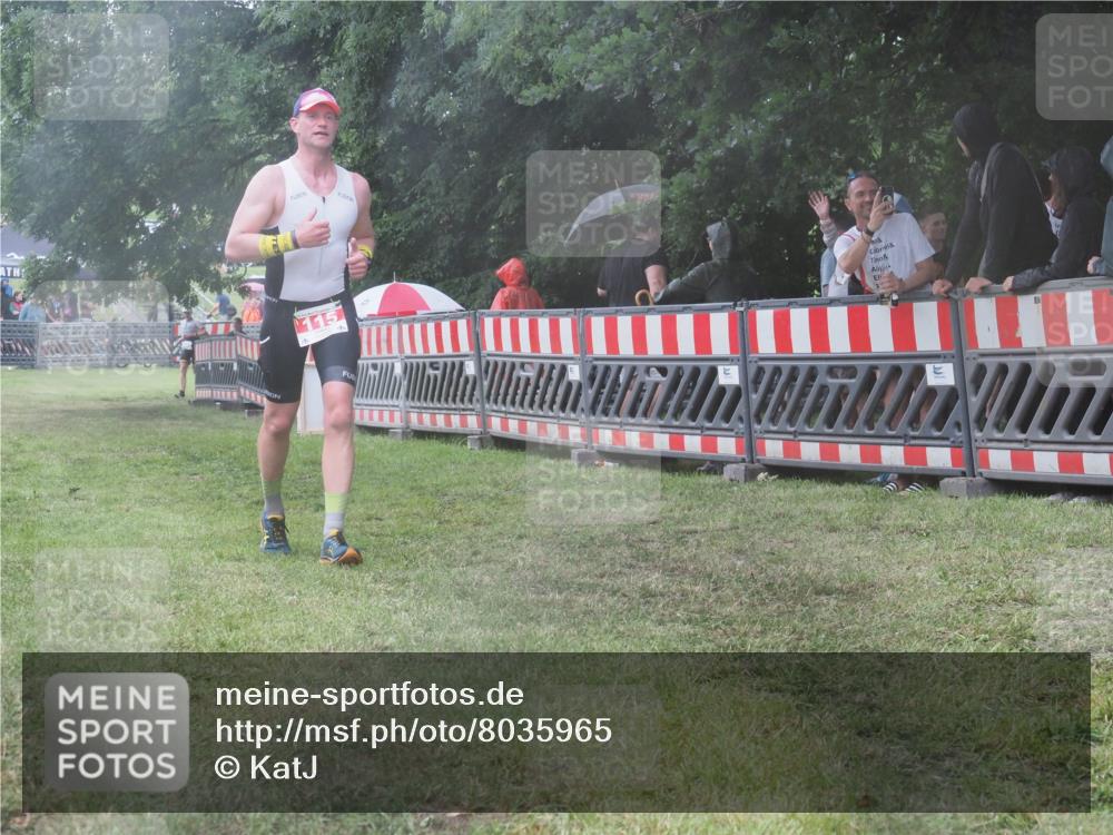 21.06.2025 - 27. Vierlanden-Triathlon KatJ http://msf.ph/oto/8035965 15.06.2025 13:53:17 Ziel 115, 885, 957 meine-sportfotos.de