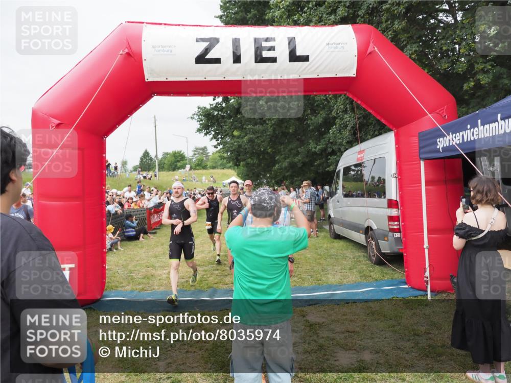 21.06.2025 - 27. Vierlanden-Triathlon MichiJ http://msf.ph/oto/8035974 15.06.2026 13:02:31 Ziel 73, 137, 727, 1029, 1030, 1031, 1033 meine-sportfotos.de