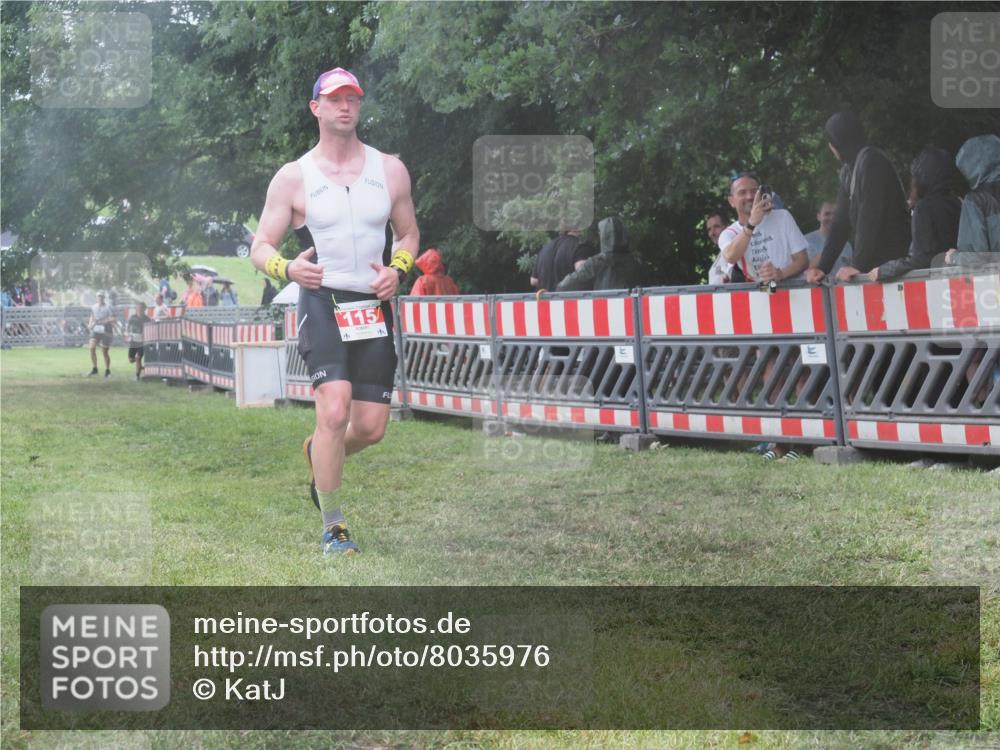 21.06.2025 - 27. Vierlanden-Triathlon KatJ http://msf.ph/oto/8035976 15.06.2025 13:53:18 Ziel 115, 885, 957 meine-sportfotos.de