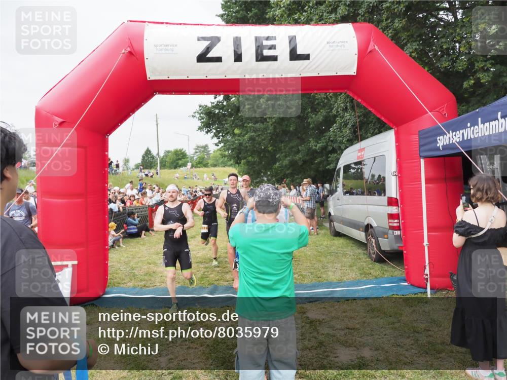 21.06.2025 - 27. Vierlanden-Triathlon MichiJ http://msf.ph/oto/8035979 15.06.2026 13:02:31 Ziel 73, 137, 727, 1029, 1030, 1031, 1033 meine-sportfotos.de