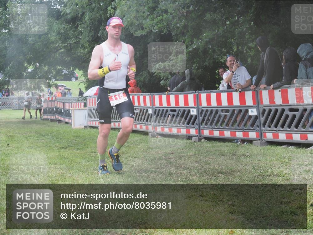21.06.2025 - 27. Vierlanden-Triathlon KatJ http://msf.ph/oto/8035981 15.06.2025 13:53:18 Ziel 115, 885, 957 meine-sportfotos.de