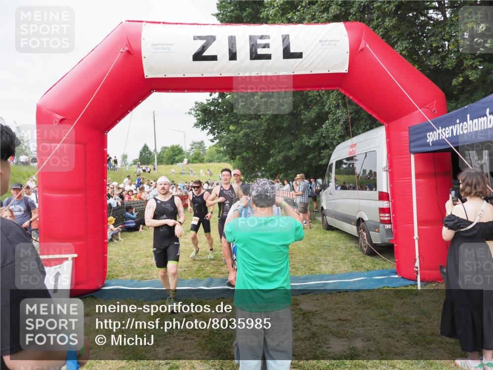21.06.2025 - 27. Vierlanden-Triathlon MichiJ http://msf.ph/oto/8035985 15.06.2026 13:02:32 Ziel 73, 137, 727, 1029, 1030, 1031, 1033 meine-sportfotos.de