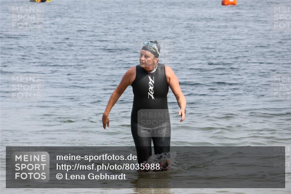 15.06.2025 - 27. Vierlanden-Triathlon Lena Gebhardt http://msf.ph/oto/8035988 15.06.2025 11:28:04 Schwimmen 883 meine-sportfotos.de