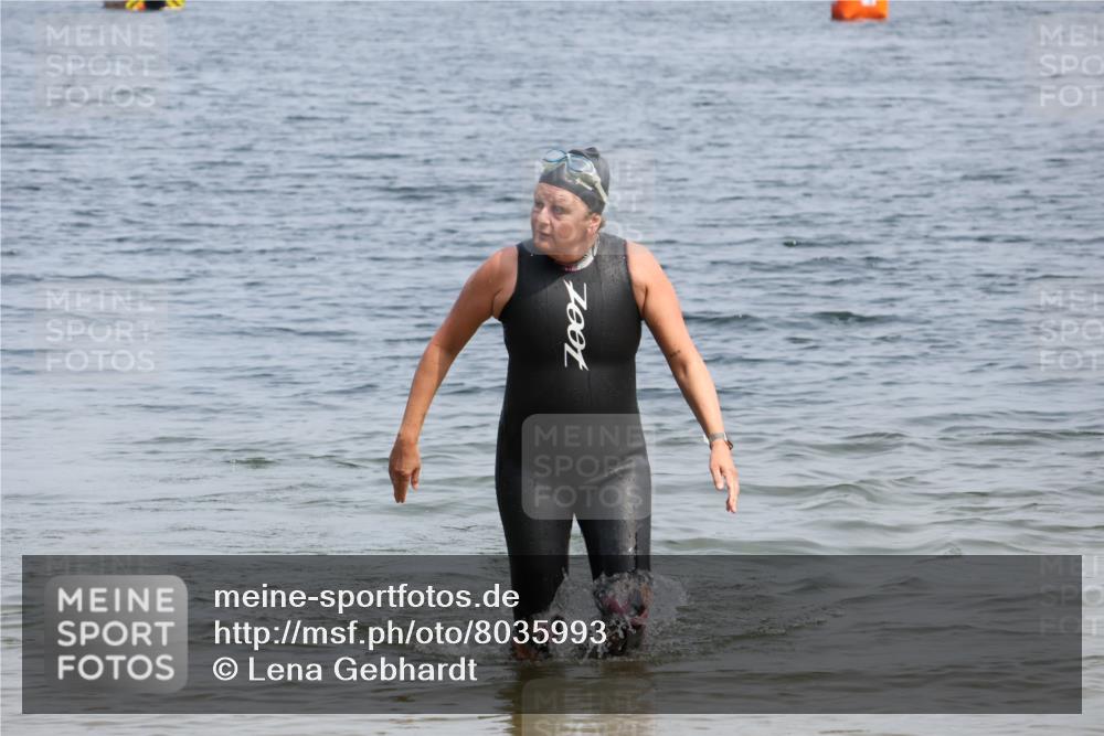 15.06.2025 - 27. Vierlanden-Triathlon Lena Gebhardt http://msf.ph/oto/8035993 15.06.2025 11:28:05 Schwimmen 883 meine-sportfotos.de