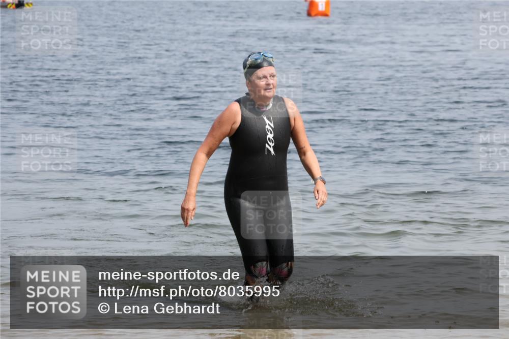 15.06.2025 - 27. Vierlanden-Triathlon Lena Gebhardt http://msf.ph/oto/8035995 15.06.2025 11:28:05 Schwimmen 883 meine-sportfotos.de