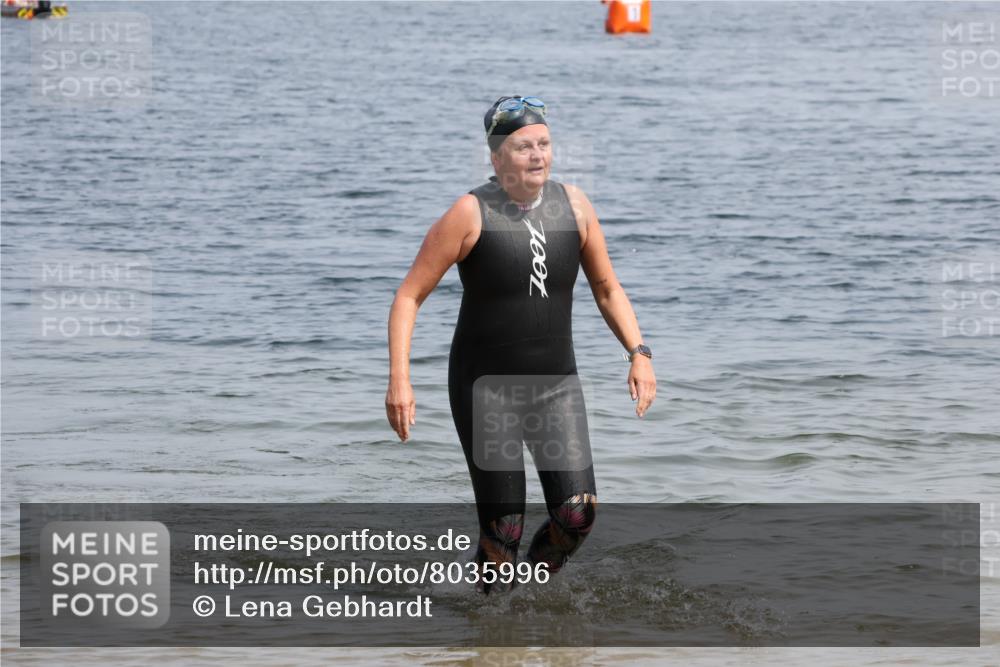 15.06.2025 - 27. Vierlanden-Triathlon Lena Gebhardt http://msf.ph/oto/8035996 15.06.2025 11:28:06 Schwimmen 883 meine-sportfotos.de