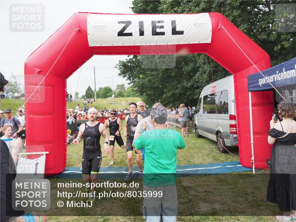 21.06.2025 - 27. Vierlanden-Triathlon MichiJ http://msf.ph/oto/8035999 15.06.2026 13:02:32 Ziel 73, 137, 727, 1029, 1030, 1031, 1033 meine-sportfotos.de