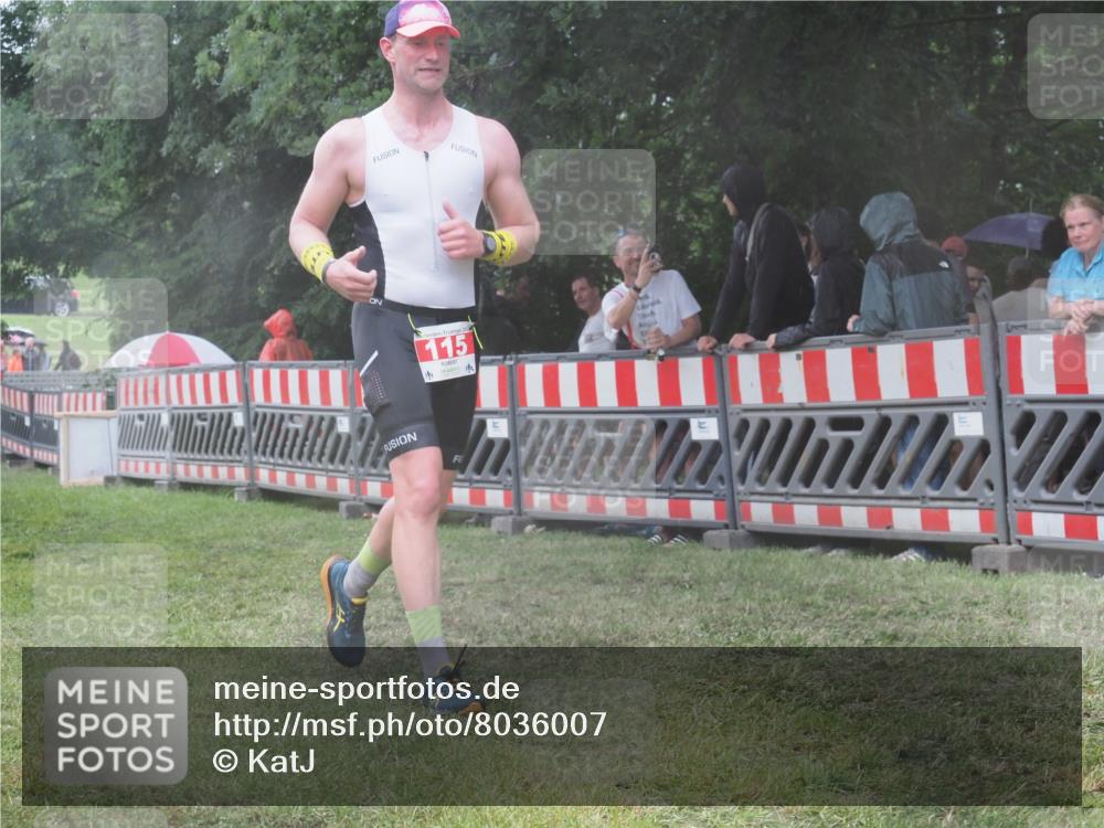 21.06.2025 - 27. Vierlanden-Triathlon KatJ http://msf.ph/oto/8036007 15.06.2025 13:53:18 Ziel 115, 885, 957 meine-sportfotos.de