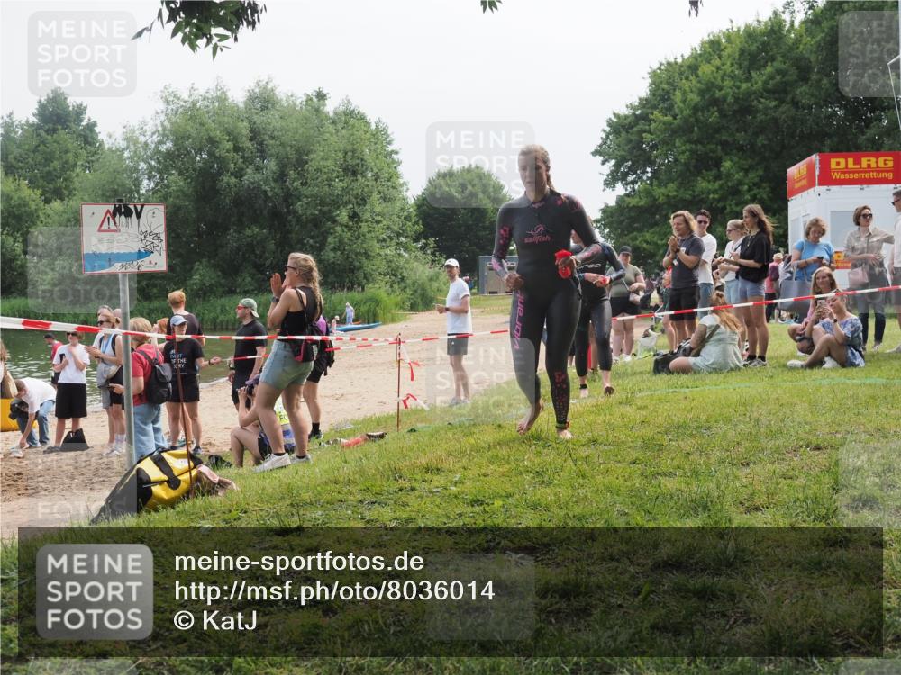 15.06.2025 - 27. Vierlanden-Triathlon KatJ http://msf.ph/oto/8036014 15.06.2025 11:20:55 Schwimmen 879, 892, 918, 924, 936, 941, 965 meine-sportfotos.de