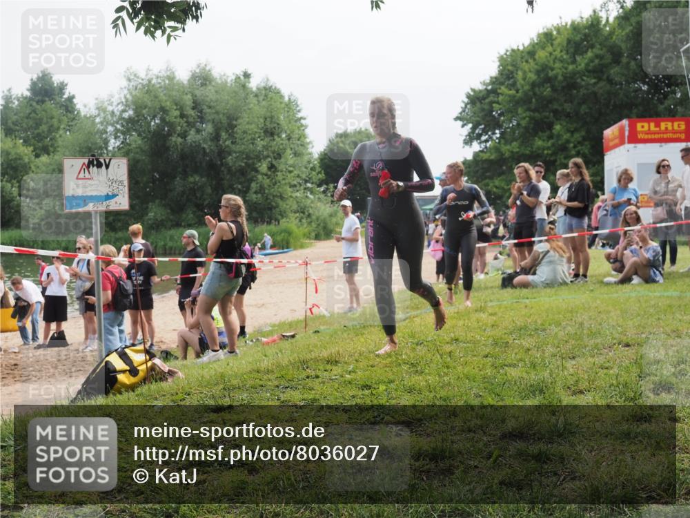 15.06.2025 - 27. Vierlanden-Triathlon KatJ http://msf.ph/oto/8036027 15.06.2025 11:20:56 Schwimmen 892, 918, 924, 936, 965 meine-sportfotos.de