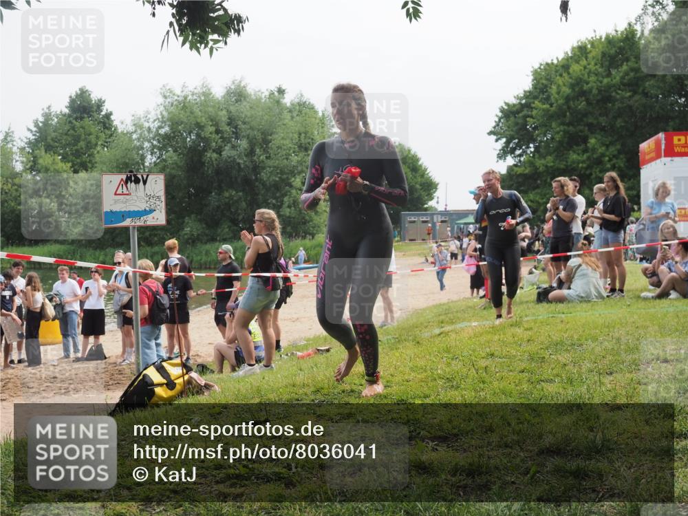 15.06.2025 - 27. Vierlanden-Triathlon KatJ http://msf.ph/oto/8036041 15.06.2025 11:20:56 Schwimmen 892, 918, 924, 936, 965 meine-sportfotos.de