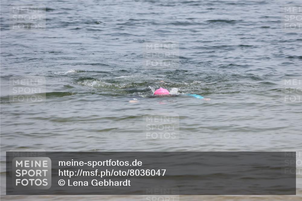 15.06.2025 - 27. Vierlanden-Triathlon Lena Gebhardt http://msf.ph/oto/8036047 15.06.2025 11:29:33 Schwimmen  meine-sportfotos.de