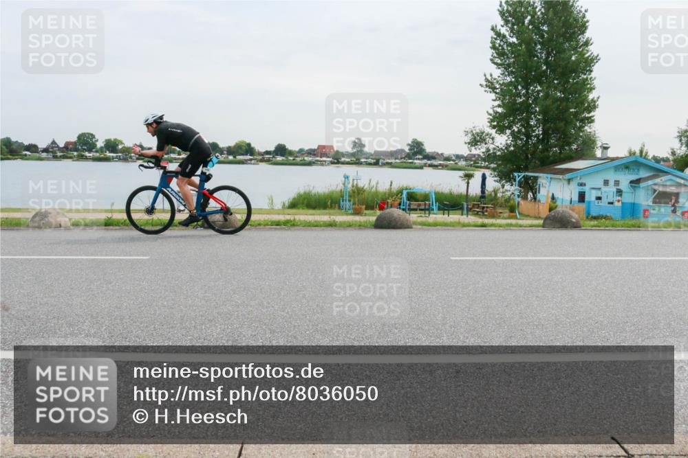 15.06.2025 - 27. Vierlanden-Triathlon H.Heesch http://msf.ph/oto/8036050 15.06.2025 10:47:25 Radfahren 114, 152, 372 meine-sportfotos.de