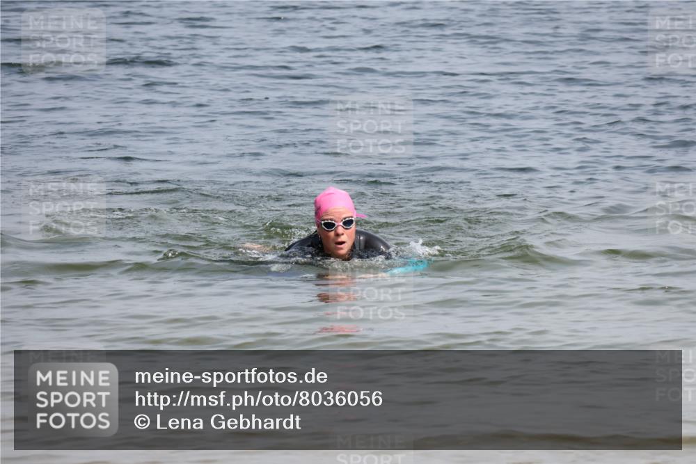 15.06.2025 - 27. Vierlanden-Triathlon Lena Gebhardt http://msf.ph/oto/8036056 15.06.2025 11:29:35 Schwimmen  meine-sportfotos.de