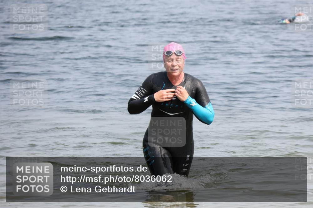 15.06.2025 - 27. Vierlanden-Triathlon Lena Gebhardt http://msf.ph/oto/8036062 15.06.2025 11:29:40 Schwimmen 937 meine-sportfotos.de