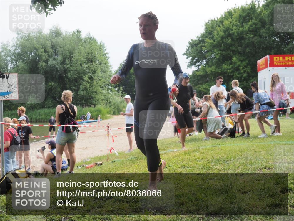 15.06.2025 - 27. Vierlanden-Triathlon KatJ http://msf.ph/oto/8036066 15.06.2025 11:21:00 Schwimmen 892, 918, 965 meine-sportfotos.de