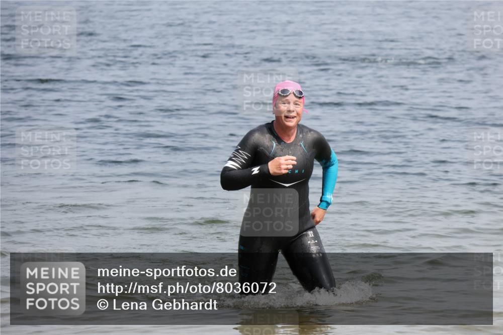 15.06.2025 - 27. Vierlanden-Triathlon Lena Gebhardt http://msf.ph/oto/8036072 15.06.2025 11:29:40 Schwimmen 937 meine-sportfotos.de
