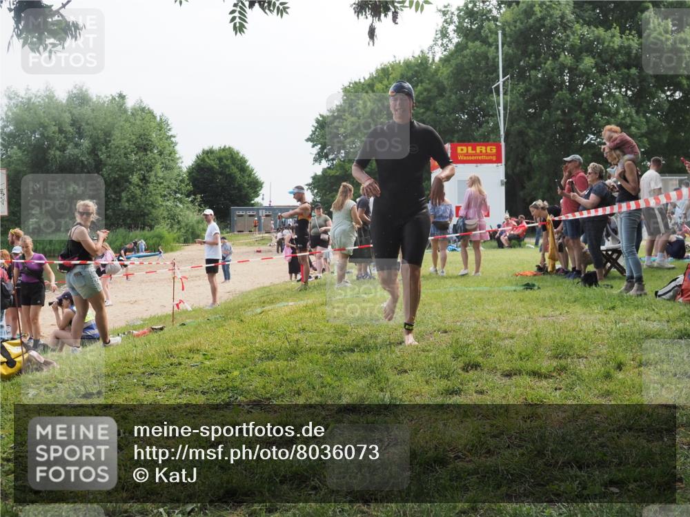 15.06.2025 - 27. Vierlanden-Triathlon KatJ http://msf.ph/oto/8036073 15.06.2025 11:21:03 Schwimmen 892, 918, 965 meine-sportfotos.de