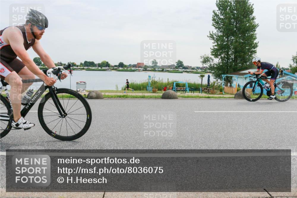 15.06.2025 - 27. Vierlanden-Triathlon H.Heesch http://msf.ph/oto/8036075 15.06.2025 10:47:32 Radfahren 114, 152, 228, 410, 414 meine-sportfotos.de