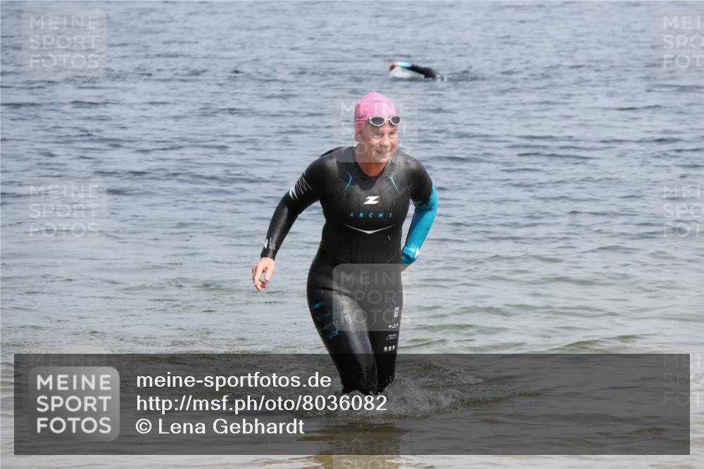 15.06.2025 - 27. Vierlanden-Triathlon Lena Gebhardt http://msf.ph/oto/8036082 15.06.2025 11:29:41 Schwimmen 937 meine-sportfotos.de