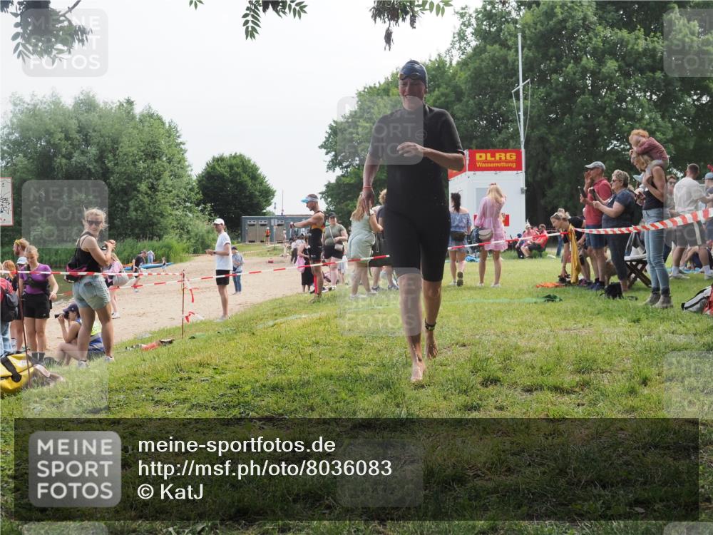 15.06.2025 - 27. Vierlanden-Triathlon KatJ http://msf.ph/oto/8036083 15.06.2025 11:21:03 Schwimmen 892, 918, 965 meine-sportfotos.de
