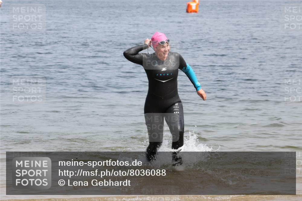 15.06.2025 - 27. Vierlanden-Triathlon Lena Gebhardt http://msf.ph/oto/8036088 15.06.2025 11:29:42 Schwimmen 937 meine-sportfotos.de