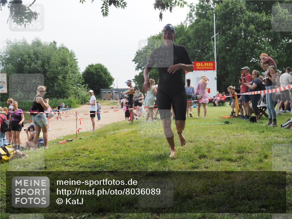 15.06.2025 - 27. Vierlanden-Triathlon KatJ http://msf.ph/oto/8036089 15.06.2025 11:21:03 Schwimmen 892, 918, 965 meine-sportfotos.de