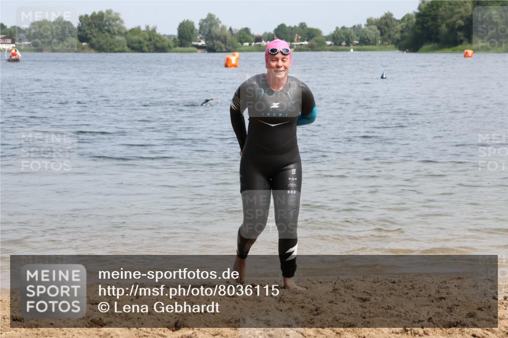 15.06.2025 - 27. Vierlanden-Triathlon Lena Gebhardt http://msf.ph/oto/8036115 15.06.2025 11:29:45 Schwimmen 937 meine-sportfotos.de