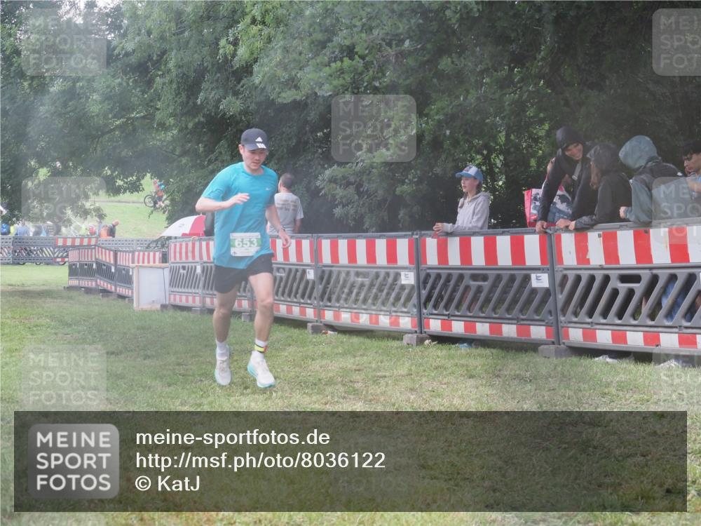 21.06.2025 - 27. Vierlanden-Triathlon KatJ http://msf.ph/oto/8036122 15.06.2025 13:53:36 Ziel 653, 1155 meine-sportfotos.de