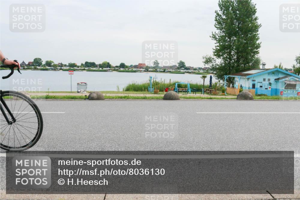 15.06.2025 - 27. Vierlanden-Triathlon H.Heesch http://msf.ph/oto/8036130 15.06.2025 10:47:37 Radfahren 228, 401, 414 meine-sportfotos.de