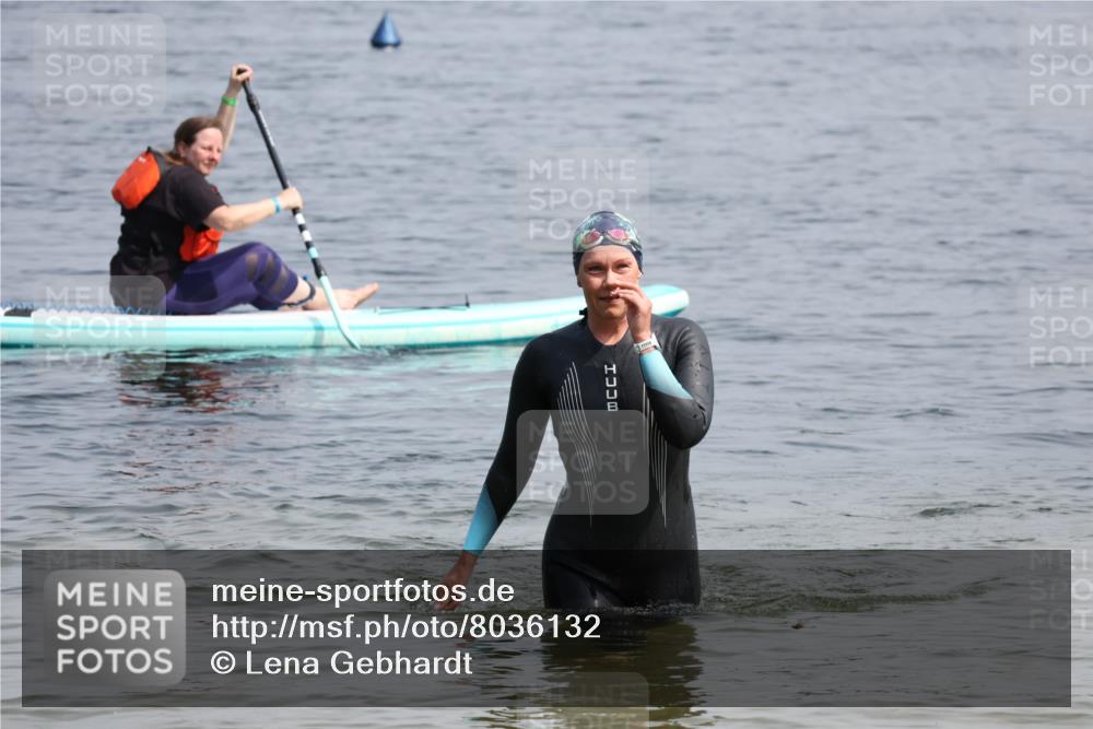 15.06.2025 - 27. Vierlanden-Triathlon Lena Gebhardt http://msf.ph/oto/8036132 15.06.2025 11:30:28 Schwimmen 910 meine-sportfotos.de