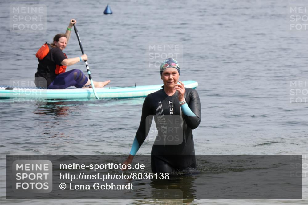 15.06.2025 - 27. Vierlanden-Triathlon Lena Gebhardt http://msf.ph/oto/8036138 15.06.2025 11:30:28 Schwimmen 910 meine-sportfotos.de