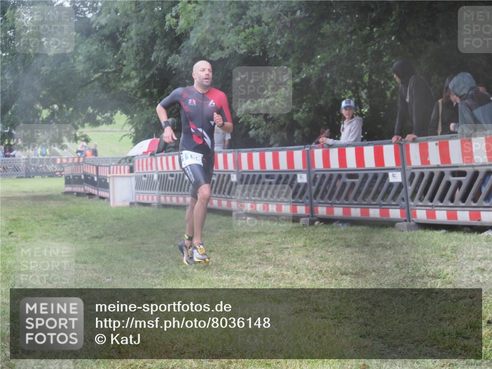 21.06.2025 - 27. Vierlanden-Triathlon KatJ http://msf.ph/oto/8036148 15.06.2025 13:53:40 Ziel 1155 meine-sportfotos.de