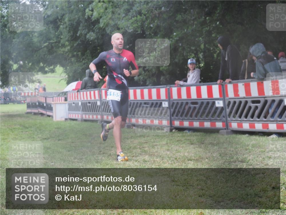 21.06.2025 - 27. Vierlanden-Triathlon KatJ http://msf.ph/oto/8036154 15.06.2025 13:53:40 Ziel 1155 meine-sportfotos.de