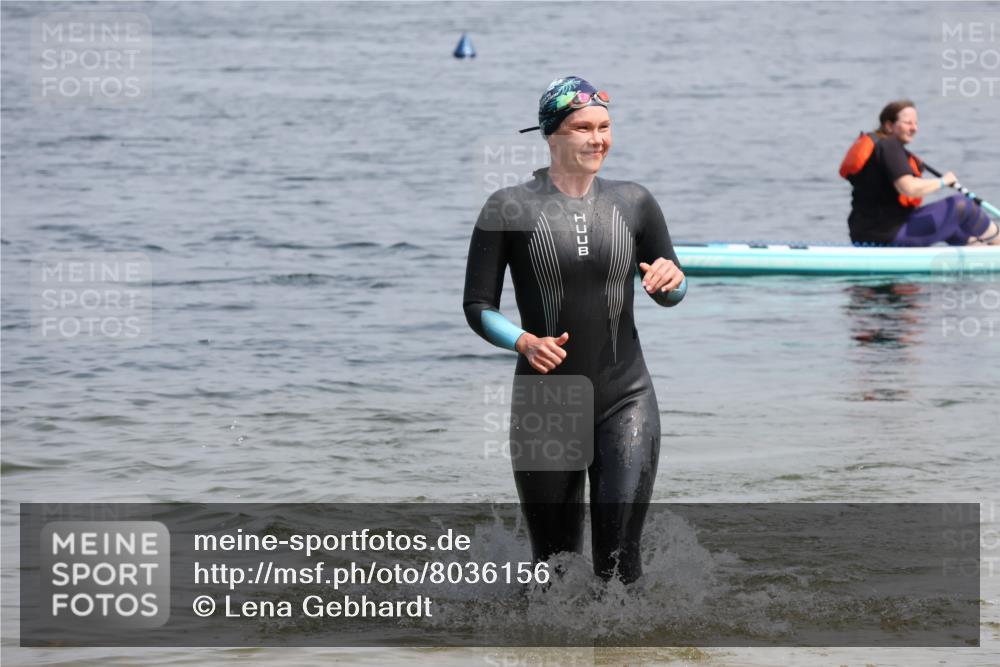 15.06.2025 - 27. Vierlanden-Triathlon Lena Gebhardt http://msf.ph/oto/8036156 15.06.2025 11:30:31 Schwimmen 910 meine-sportfotos.de