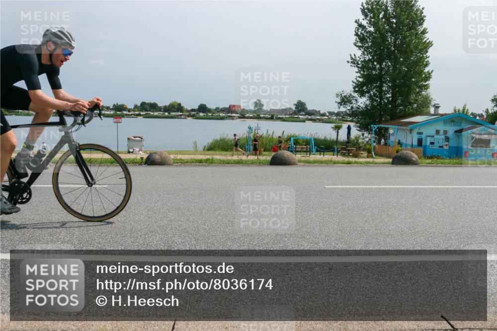 21.06.2025 - 27. Vierlanden-Triathlon H.Heesch http://msf.ph/oto/8036174 15.06.2025 11:45:21 Radfahren 794, 797, 947 meine-sportfotos.de
