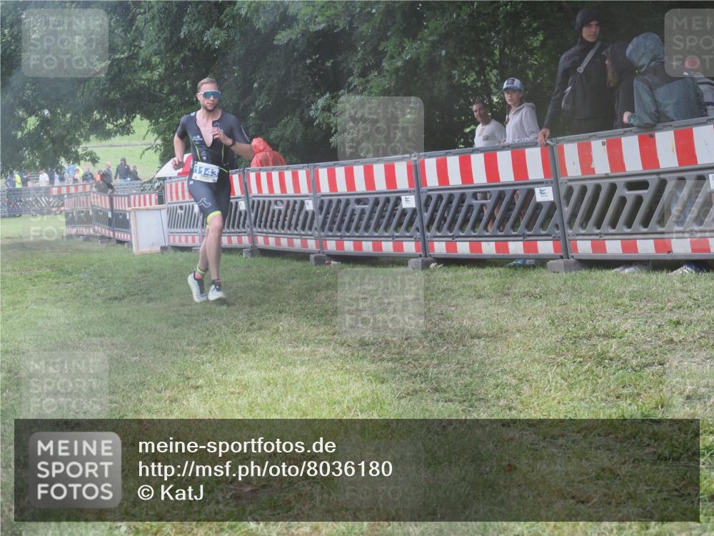 21.06.2025 - 27. Vierlanden-Triathlon KatJ http://msf.ph/oto/8036180 15.06.2025 13:53:51 Ziel 815, 1143 meine-sportfotos.de