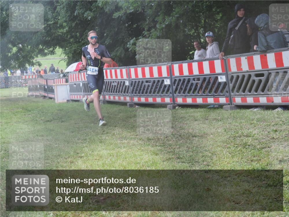 21.06.2025 - 27. Vierlanden-Triathlon KatJ http://msf.ph/oto/8036185 15.06.2025 13:53:51 Ziel 815, 1143 meine-sportfotos.de