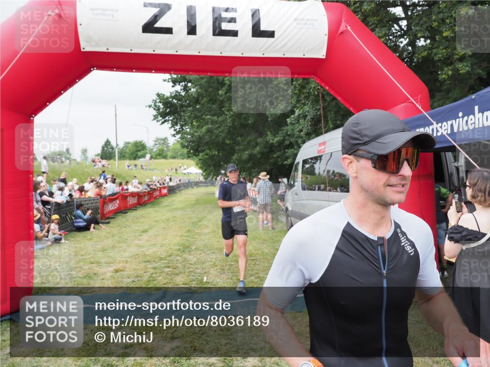 21.06.2025 - 27. Vierlanden-Triathlon MichiJ http://msf.ph/oto/8036189 15.06.2026 13:03:28 Ziel 149, 233 meine-sportfotos.de