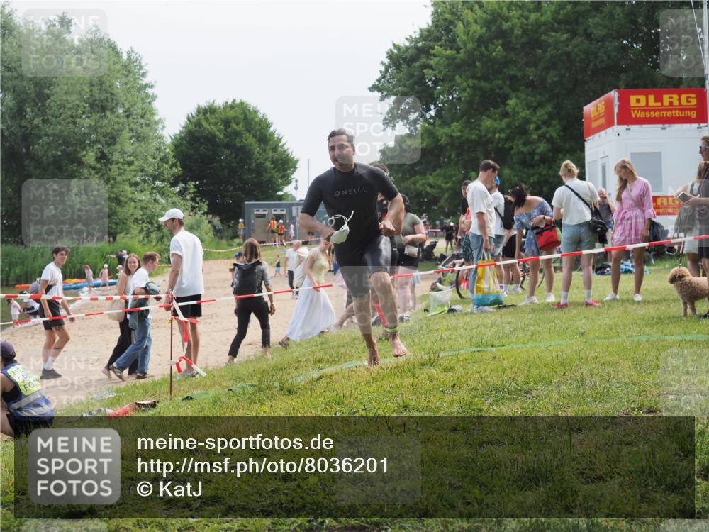 15.06.2025 - 27. Vierlanden-Triathlon KatJ http://msf.ph/oto/8036201 15.06.2025 11:21:27 Schwimmen 931, 967 meine-sportfotos.de